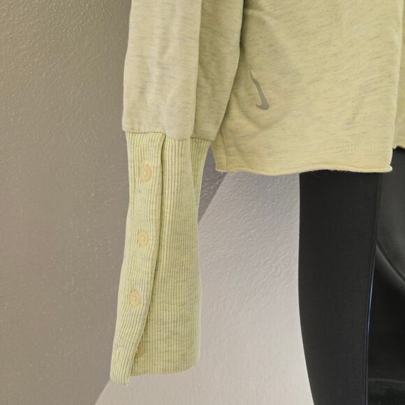 Nike Dri-Fit Women's Light Yellow Hooded Crop Top Long Sleeve Sweater XXL - Picture 2 of 5
